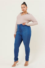 Load image into Gallery viewer, Classic High Plus Size Jeans- Medium Washed
